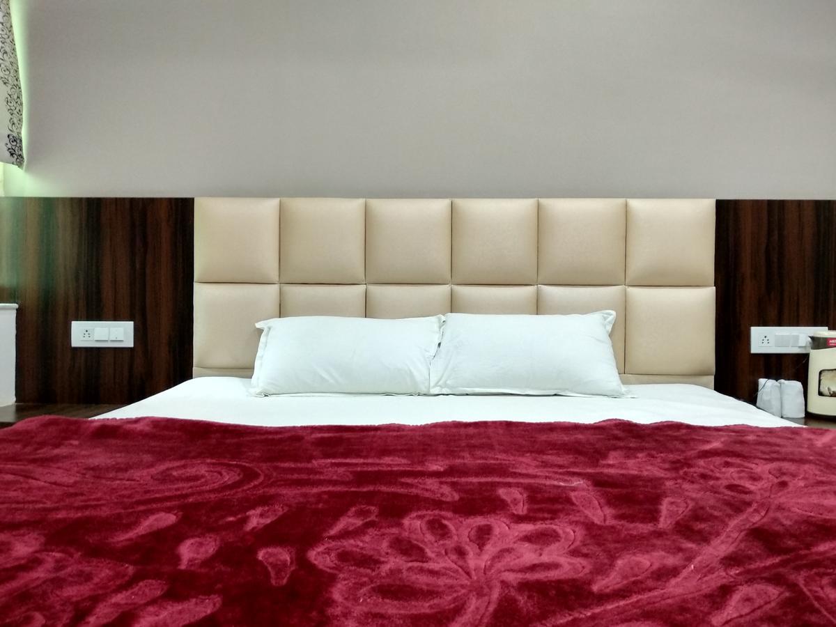Oyo 60976 Hotel Shree Ji Morena Luaran gambar