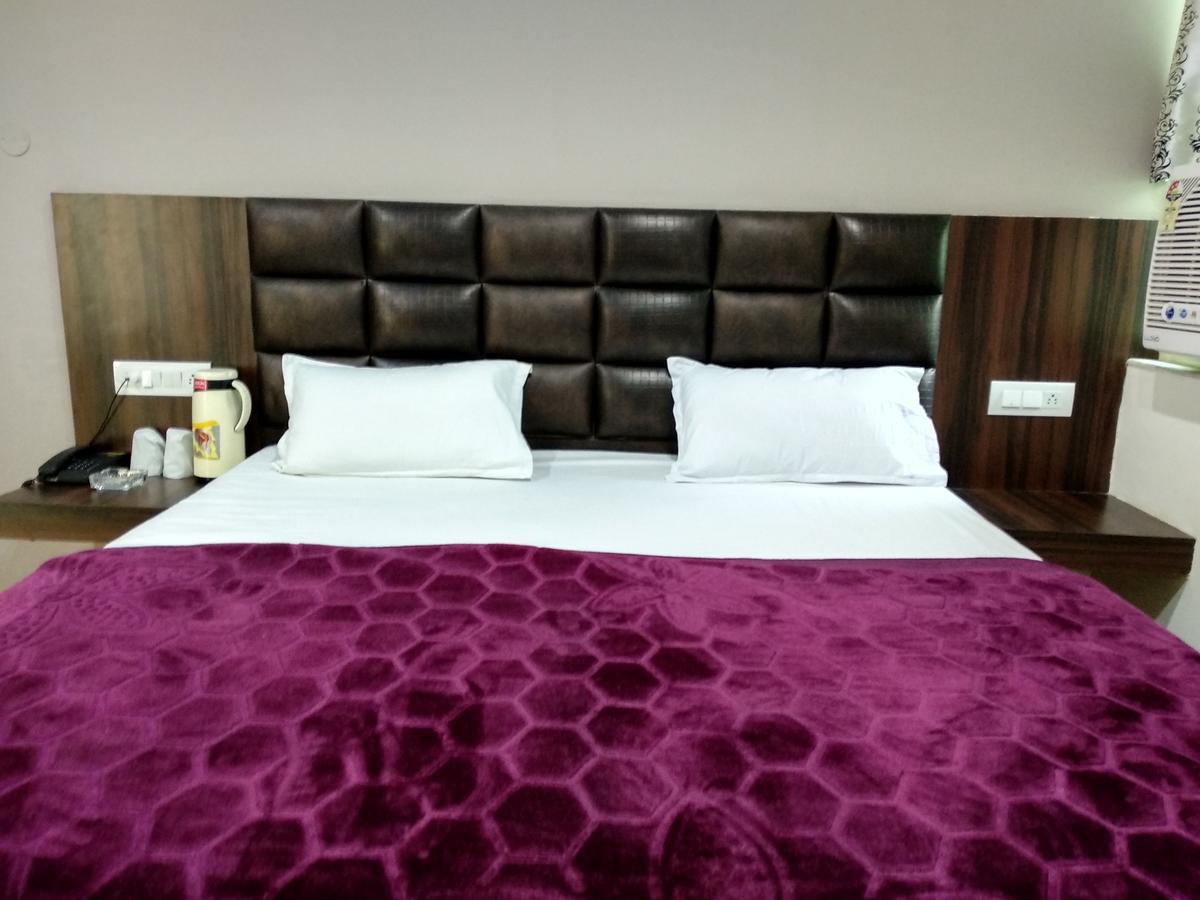 Oyo 60976 Hotel Shree Ji Morena Luaran gambar